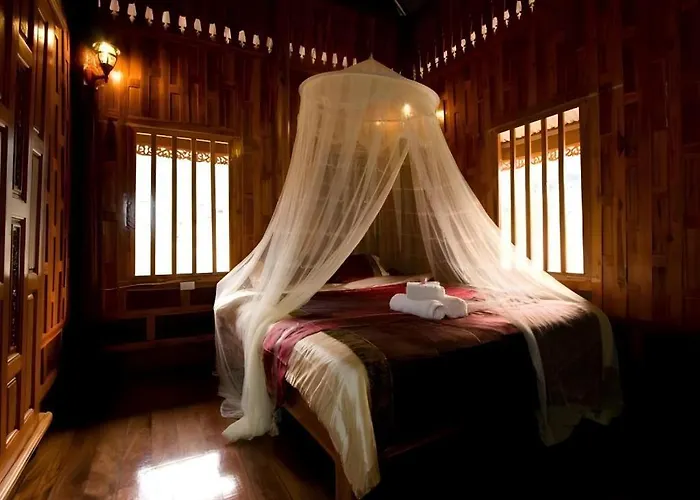Lom Rak สวนผึ้ง